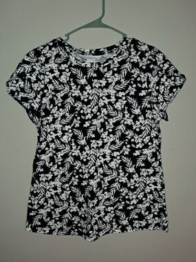 Liz Claiborne Navy and White Floral Crewneck Tee